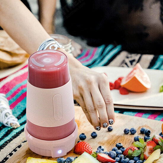 250ml Fruit Juicer Bottle Portable DIY Juicing Extracter Cup Magnetic Charging Portable Camping Picnic Travel Cup 250ml Fruit Juicer Bottle Portable DIY Juicing Extracter Cup Magnetic Charging Portable Camping Picnic Travel Cup