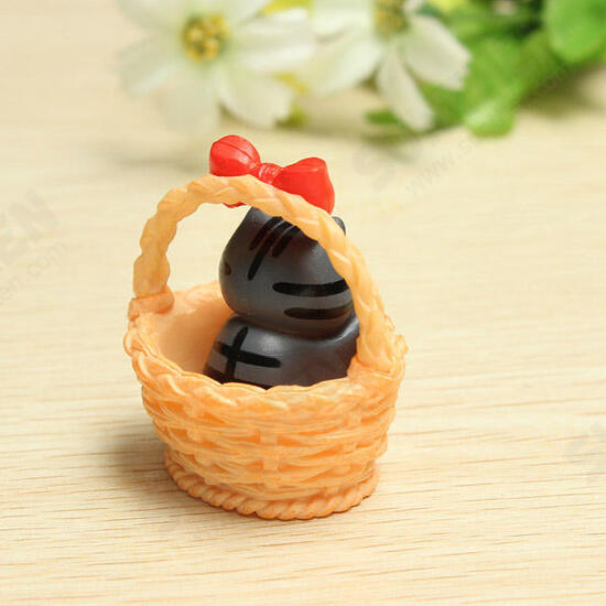 Cute Basket Cat Resin Handicraft Decoration