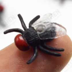 1pc Jokes Fly Funny Toys Gags Practical Plastic Bugs Fool Party Props Flying Decoration Toys