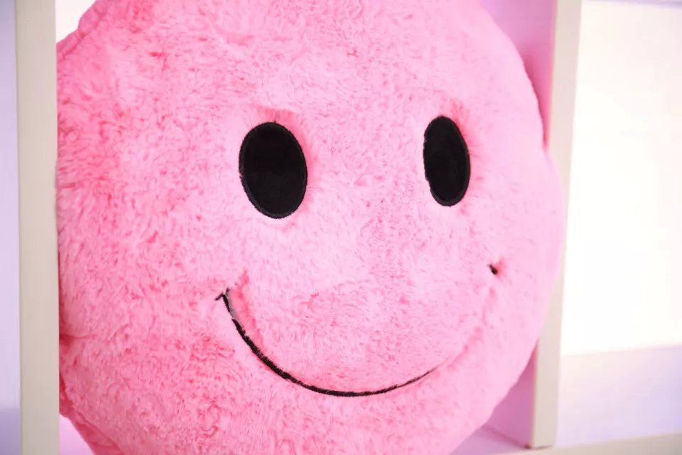 Cute-Smiling-Expression-Plush-Throw-Pillow-Soft-Sofa-Car-Office-Cushion-Home-Decor-Gift-1031409-5