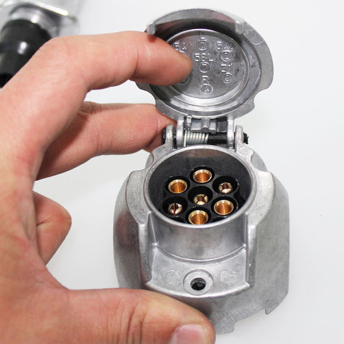 7-Pin-Metal-Round-Plug-Adapter-Converter-Trailer-Socket-1333375-2