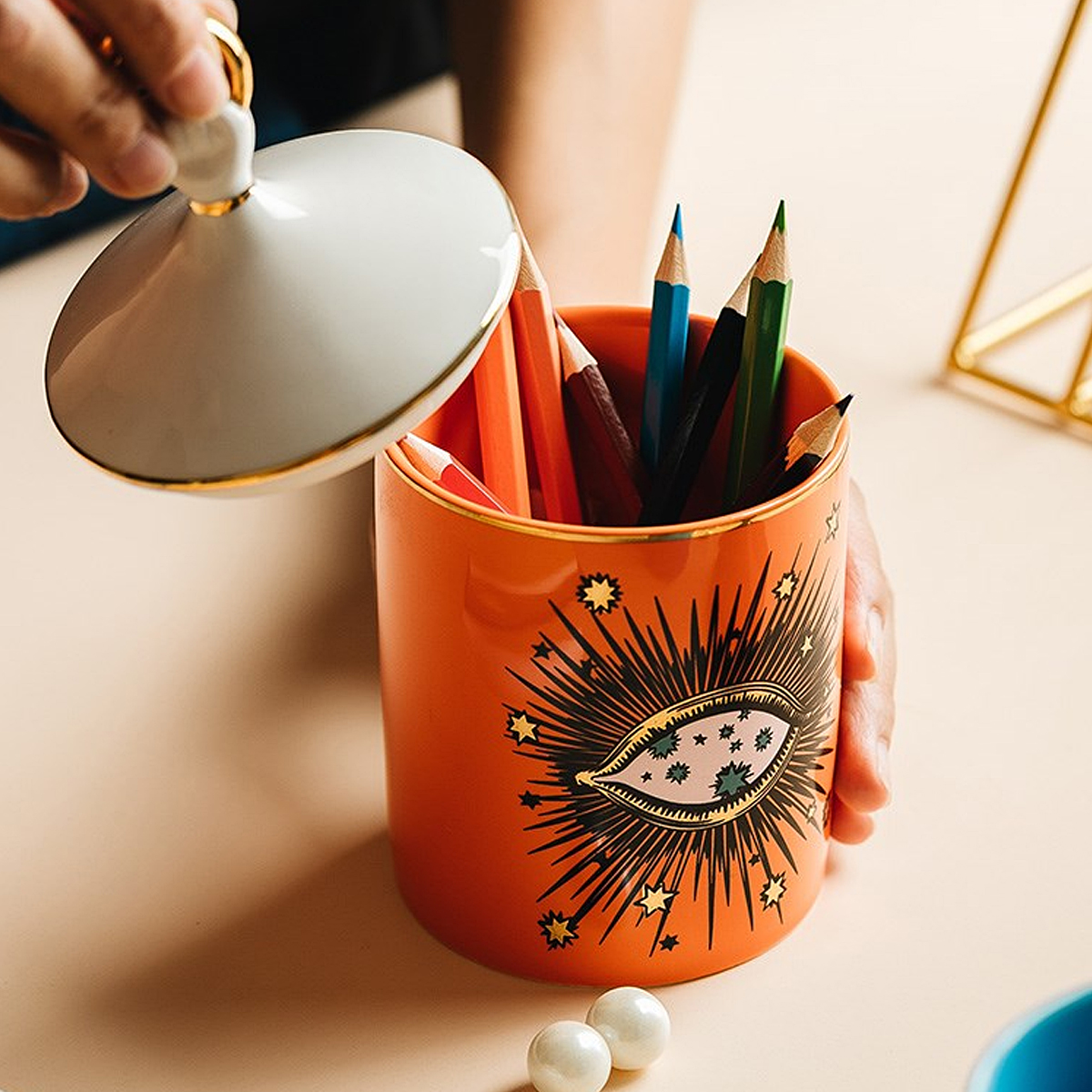 Big-Eyes-Jar-Hands-with-Ceramic-Lids-Decorative-Cans-Candle-Holders-Storage-Cans-Cosmetic-Storage-Ta-1649421-8