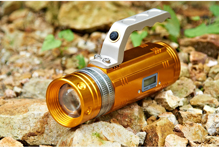 XANES-450LM-3-Color-LEDs-200-300m-Range-Zoomable-Rechargeable-Fishing-Flashlight-With-LCD-Charger-1245462-8