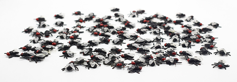 10pcs-Jokes-Fly-Funny-Toys-Gags-Practical-Plastic-Bugs-Halloween-Party-Props-Simulated-Flying-1200801-1