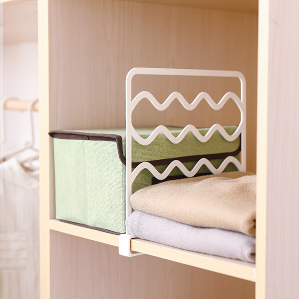 Closet-Shelf-Divider-Wardrobe-Partition-Organizer-Clamp-for-Kitchen-Cabinets-1684371-10