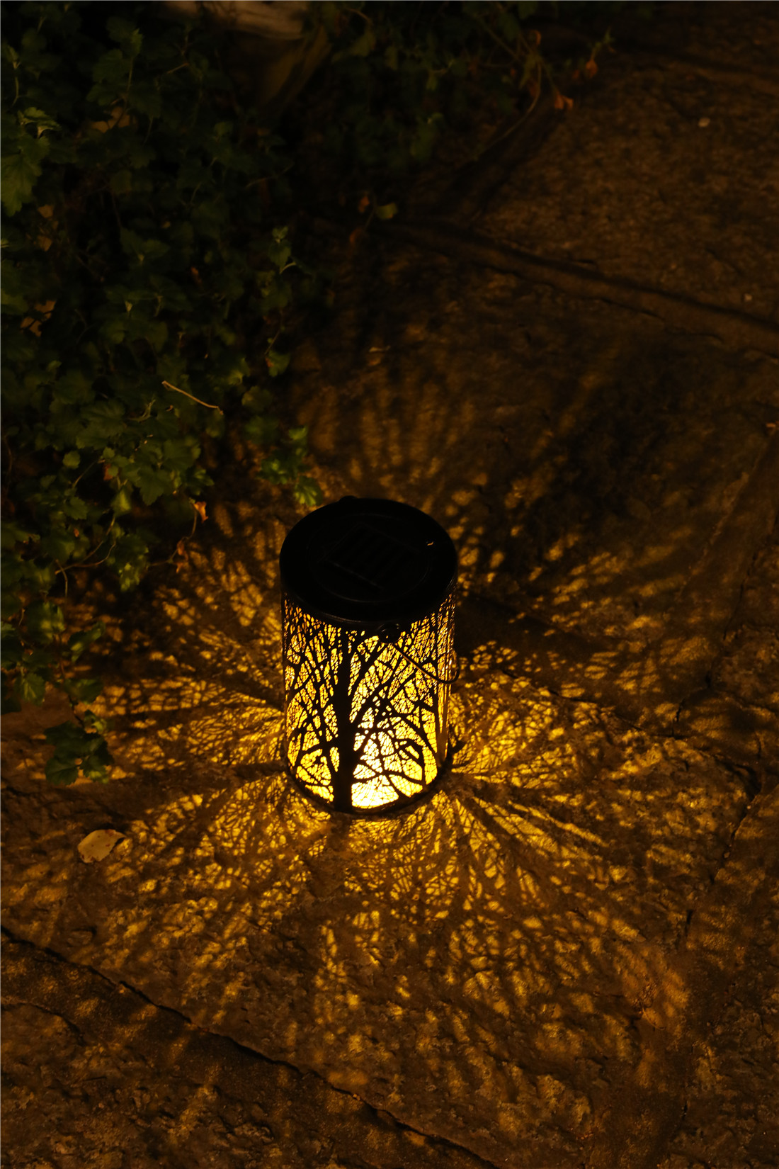 LED-Solar-Lantern-Hanging-Light-with-Handle-Solar-Lantern-Waterproof-Solar-Landscape-Lantern-Shadow--1715790-6