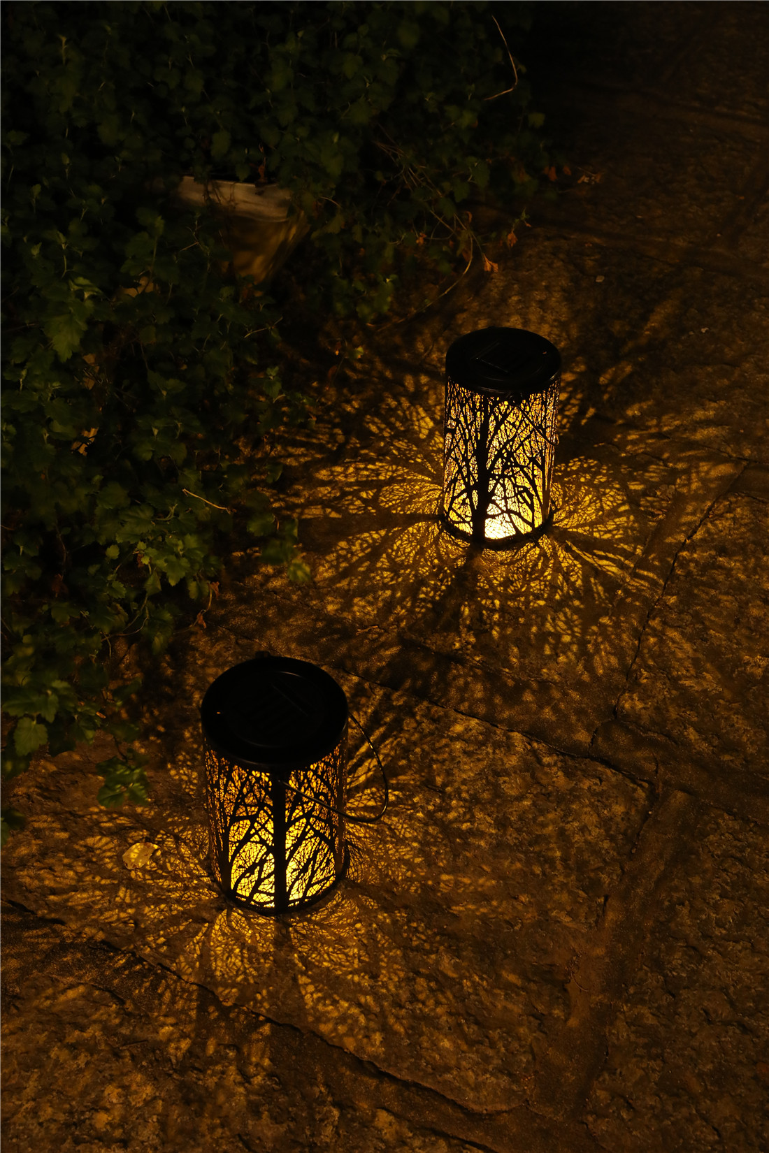 LED-Solar-Lantern-Hanging-Light-with-Handle-Solar-Lantern-Waterproof-Solar-Landscape-Lantern-Shadow--1715790-8