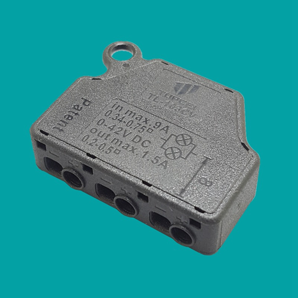 One-in-three-out-Two-Pole-Branch-Terminal-Connector-Parallel-Connection-1755688-8