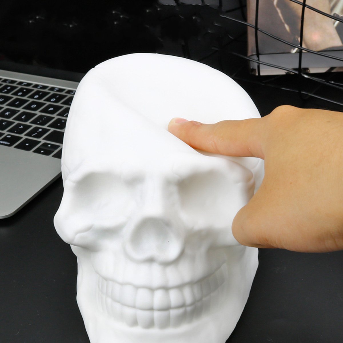 3D-Colorful-LED-Skull-Night-Light-Remote-Control-Stress-Relief-USB-Rechargeable-1776673-6