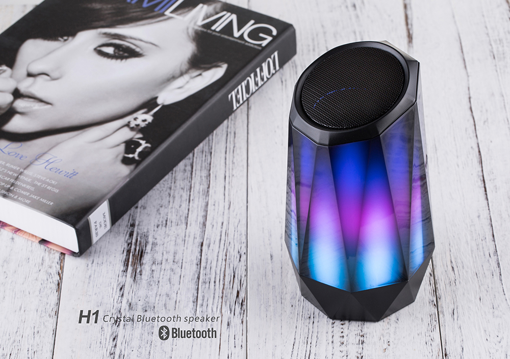 Portable-LED-Colorful-Light-bluetooth-Speaker-RGB-Bulb-Smart-Wireless-Better-Bass-Music-Player-Cool-1315834-1