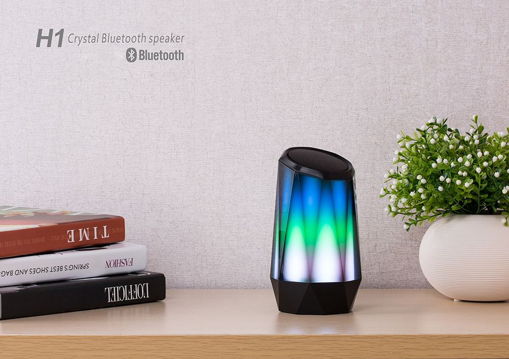 Portable-LED-Colorful-Light-bluetooth-Speaker-RGB-Bulb-Smart-Wireless-Better-Bass-Music-Player-Cool-1315834-2