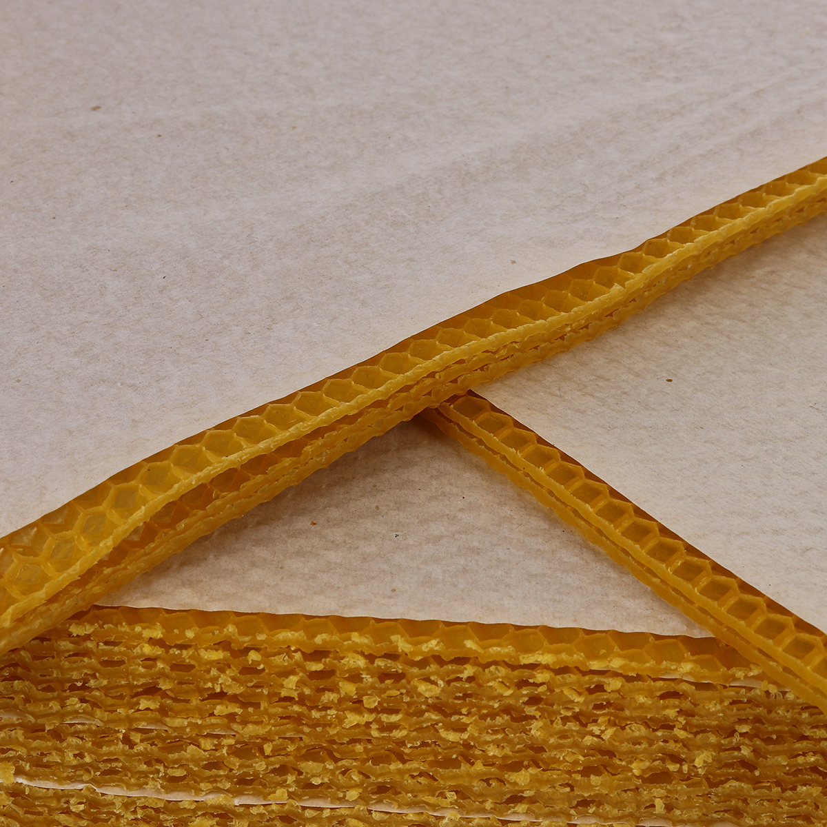 30Pcs-Beehive-Brood-Box-Wired-Wax-Foundation-Honeycomb-Sheets-Beekeeping-Tools-1724908-11