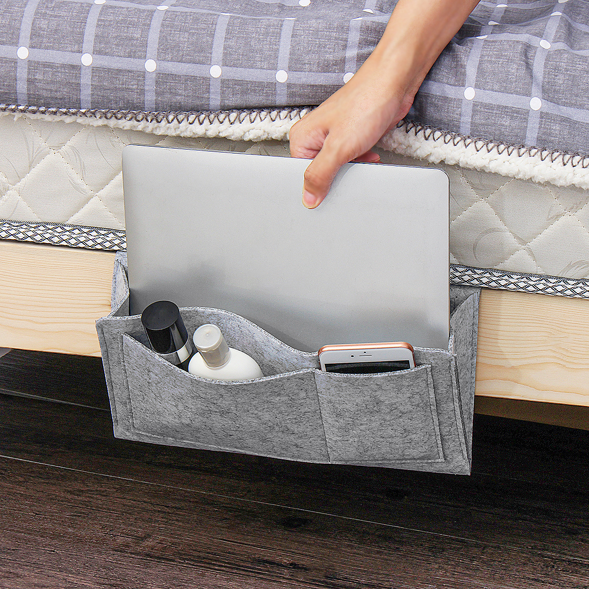 Hanging-Bag-Bedside-Storage-Organizer-Bed-Felt-Pocket-Sofa-Armrest-Phone-Holder-1572076-3