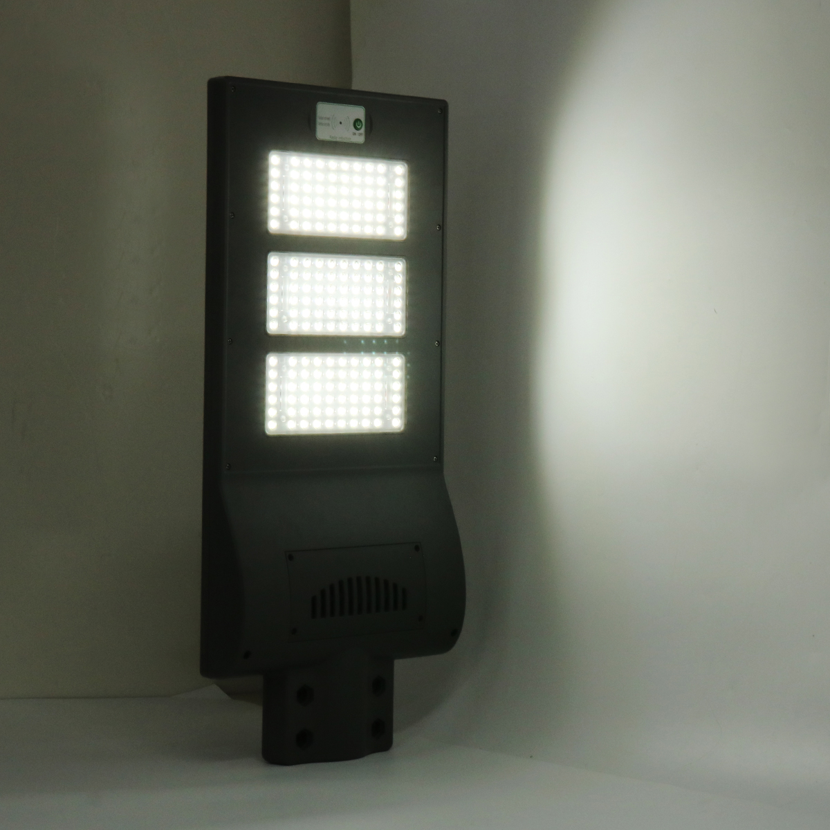 90W-Solar-Power-Street-Light-1543318-2