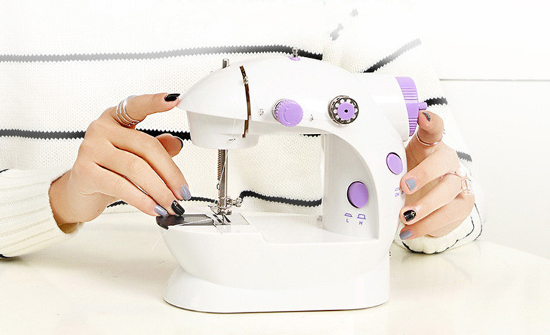DIY-Electric-Household-Mini-Sewing-Machine-110220V-Speed-Adjustment-With-Light-Multifunction-Handhel-1617537-8